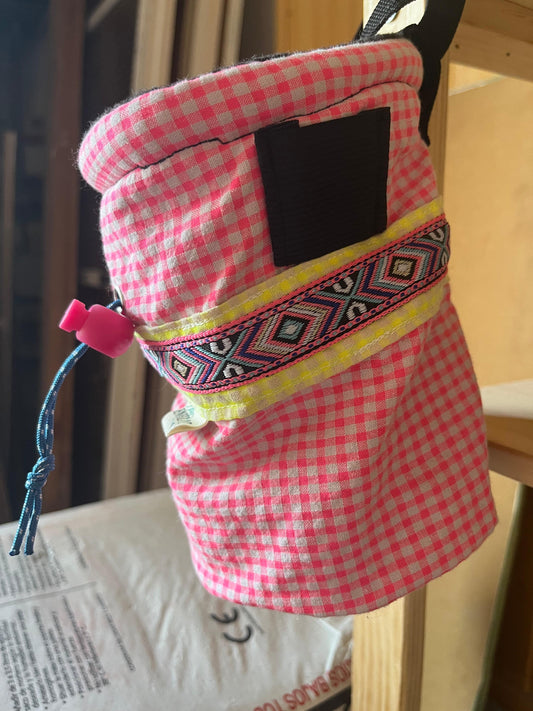 MAGNESIERA ESCALADA ESPORTIVA - tela vichí rosa fluor