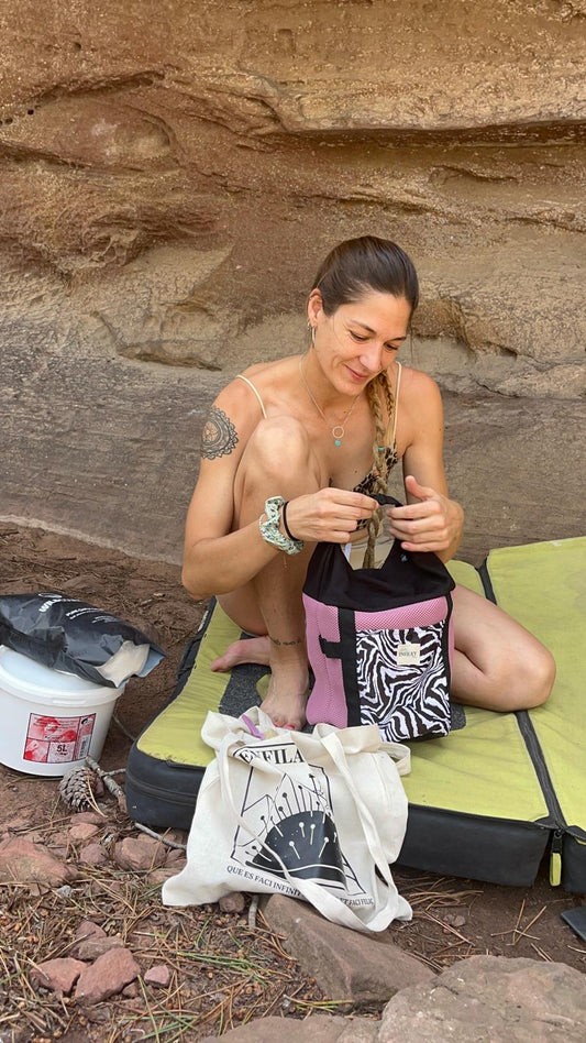 MAGNESIERA ESCALADA BLOC -TELA MESH ROSA I ZEBRA