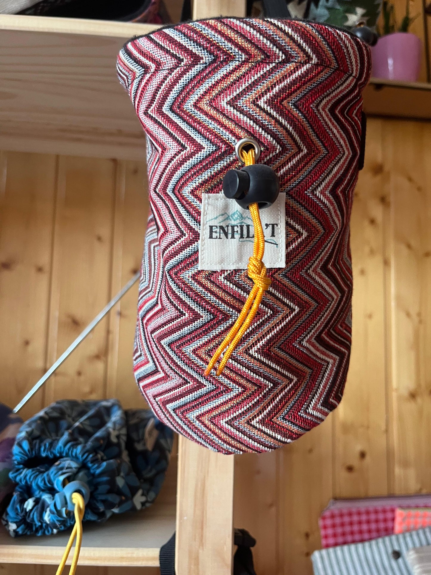 MAGNESIERA ESCALADA ESPORTIVA - ratlles vermelles